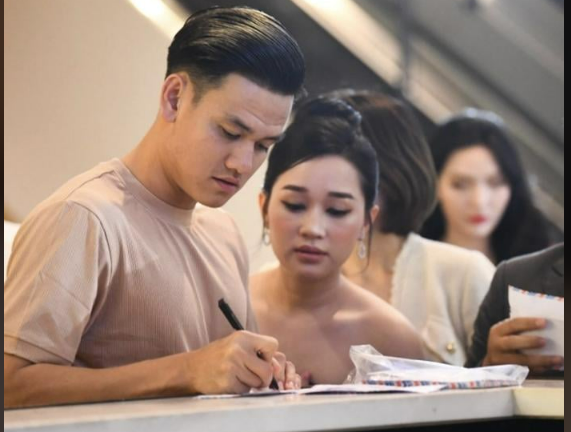 Vợ chồng Hồ Tấn Tài gây chú ý khi mừng cưới 