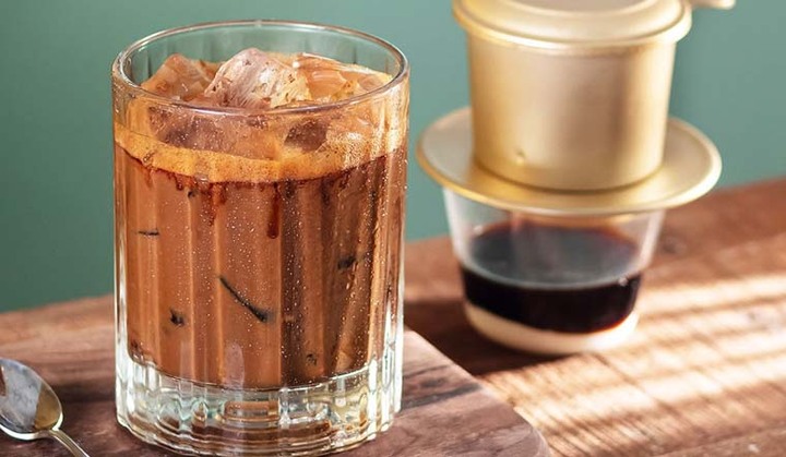 Uống cà phê sữa gây tăng cân và nổi mụn đúng hay sai?