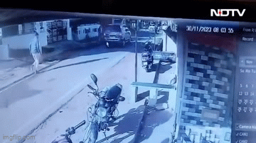 Video: Một nữ giáo viên bất ngờ bị 3 người đàn ông bắt cóc đưa lên ô tô