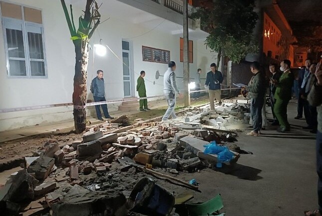 Hà Giang: Điều tra nguyên nhân vụ sập tường rào trường tiểu học, 4 người thương vong
