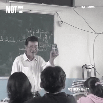 Nhận điện thoại của vợ khi đang dạy học, thầy giáo có hành động khiến dân tình  "tan chảy "