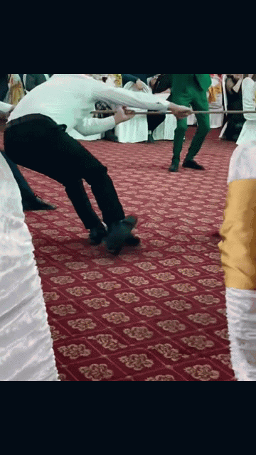 Dân tình được phen cười nghiêng ngả trước một nam thanh niên kéo co  "bằng cả tính mạng "