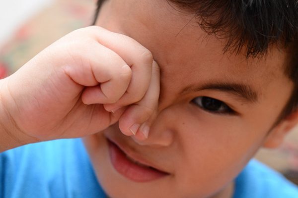 Không phải điện thoại, đây mới là những thứ âm thầm “hủy hoại” thị lực của con bạn