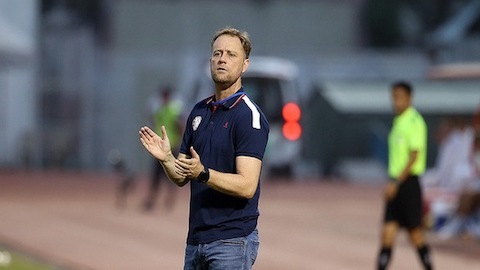 Cựu HLV trưởng đội tuyển Thái Lan nhận mức lương bao nhiêu nếu tiếp quản “ghế nóng” tại CLB Công an Hà Nội?