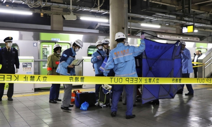 Bốn người bị thương trong vụ đâm dao trên tàu điện Nhật Bản