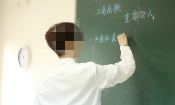 Thầy giáo Trung Quốc được một phen “bẽ mặt” chỉ vì quên làm điều này