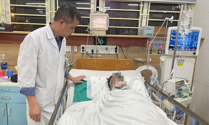 Đang khò phế liệu cũ hít phải khí lạ, 3 người Hưng Yên phải nhập viện cấp cứu