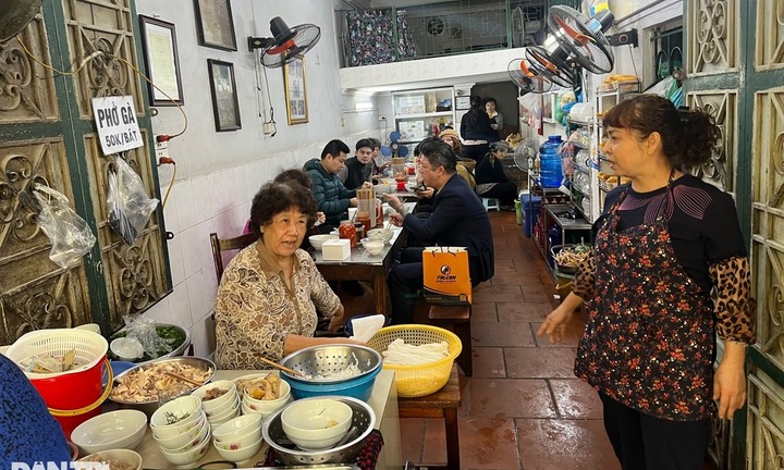 Chủ quán phở Hà Nội dính ồn ào 