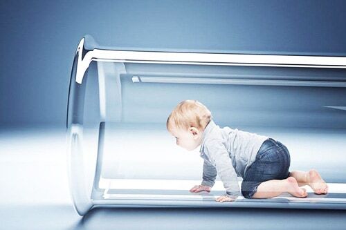 Né tránh trách nhiệm nuôi con sinh từ ống nghiệm, người đàn ông làm điều không tưởng với vợ