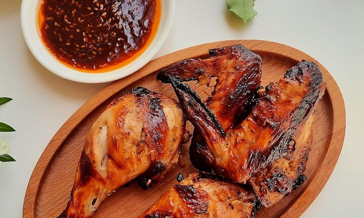 Làm mới thực đơn bằng món gà nướng ngũ vị vàng ươm, hấp dẫn
