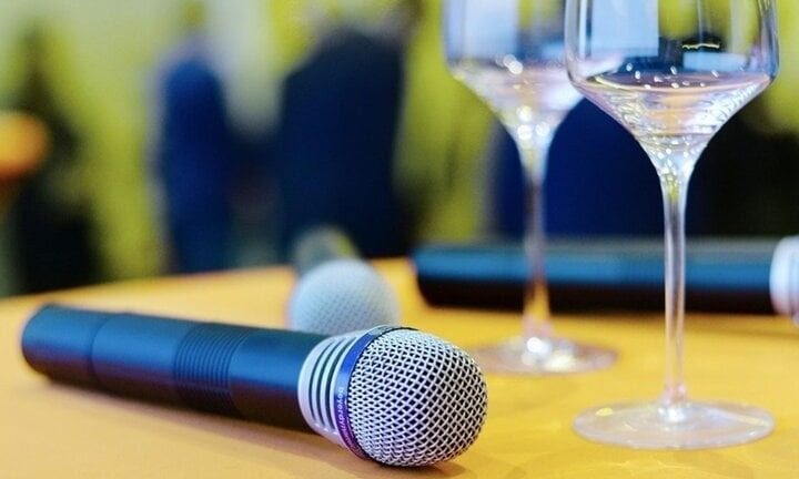 Tỏ tình thất bại nam thanh niên uống rượu giải sầu, cái kết khiến nhiều người liên lụy