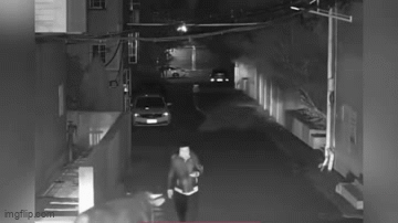 Đang trên đường đi làm về, người đàn ông bất ngờ bị bò điên “phục kích” húc ngã