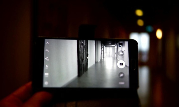 Thầy giáo bị trừ lương vì livestream dài cả tiếng đồng hồ trong trường học