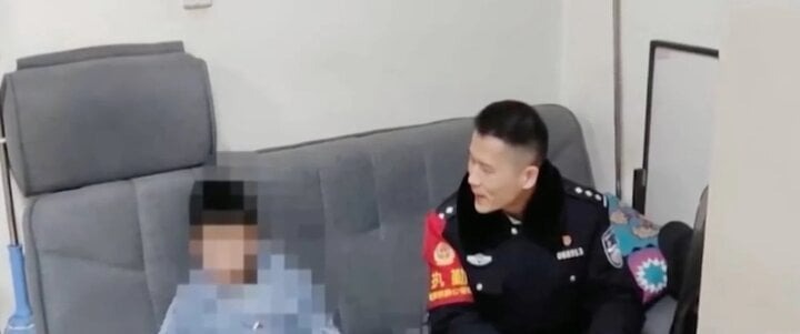 Bị bố mẹ áp lực việc học hành, cậu bé có hành động khiến cả gia đình hoảng hốt