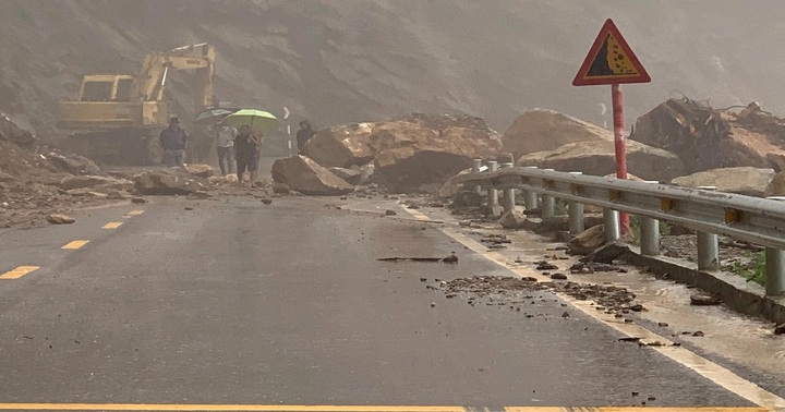 Sau sự cố sạt lở, đường lên Cửa khẩu Cầu Treo đã thông tuyến 