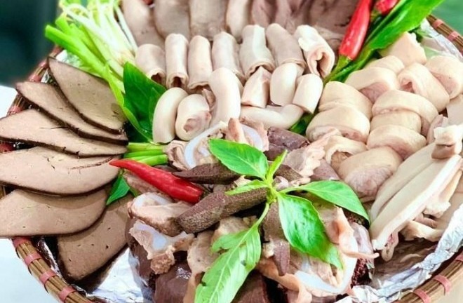 Lòng lợn - món khoái khẩu của nhiều người nhưng “đại kỵ” với một số nhóm này 