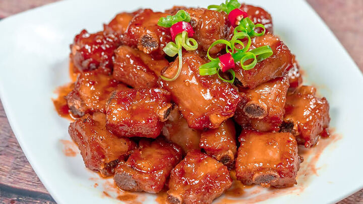 Công thức làm sườn om nước dừa đậm đà, cực hao cơm