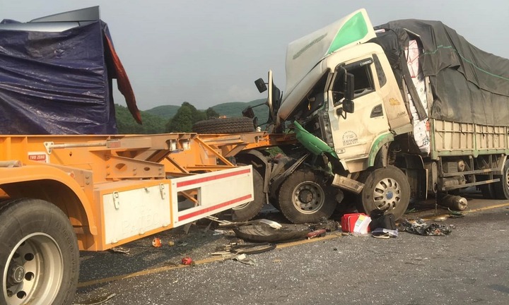 Va chạm kinh hoàng trên cao tốc Cam Lộ - La Sơn, một người bị thương