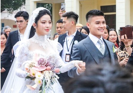 Tiết lộ ý nghĩa đặc biệt của bó hoa cưới Quang Hải trao cho Thanh Huyền