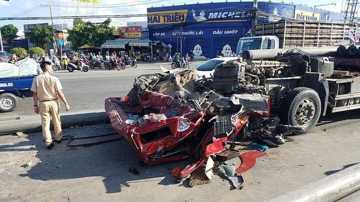 Tin tức tai nạn giao thông ngày 31/5: Container bị cọc nhồi bê tông đâm biến dạng