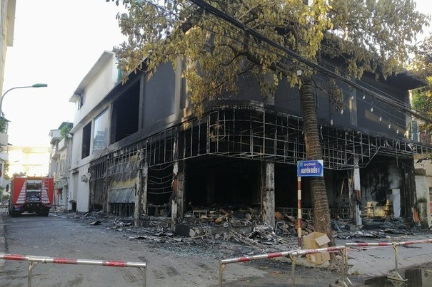 Hiện trường tan hoang vụ cháy phòng trà ở TP.Vinh, 6 người chết