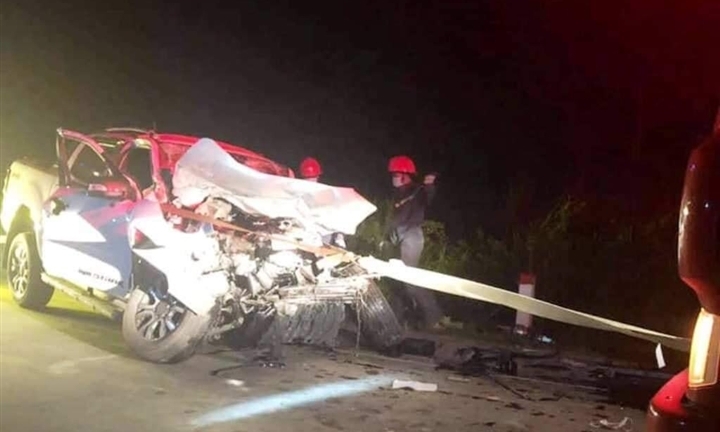 Vụ xe tải bẹp rúm sau tai nạn, 4 người thương vong: Nạn nhân đều là cán bộ y tế