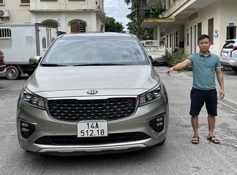 Tài xế vi phạm tăng ga bỏ chạy, trung úy công an bị hất lên nắp capo khai gì?