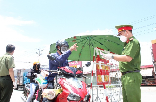 Bình Dương tạm ngưng cấp giấy thông hành mới cho người dân