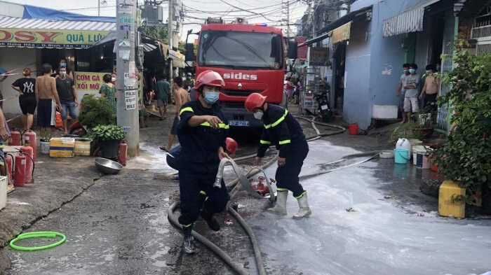 Căn nhà 2 tầng tại TP.HCM bốc cháy dữ dội, 3 cha con thương vong: Người cha bị bệnh tâm thần