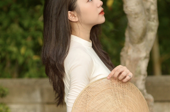 Mê mẩn nữ sinh xứ Nghệ khoe nét đẹp trong trẻo trong tà áo dài trắng tinh khôi