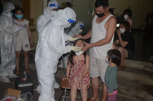 2 giáo viên và 18 học sinh tại Hà Nam dương tính với SARS-CoV-2