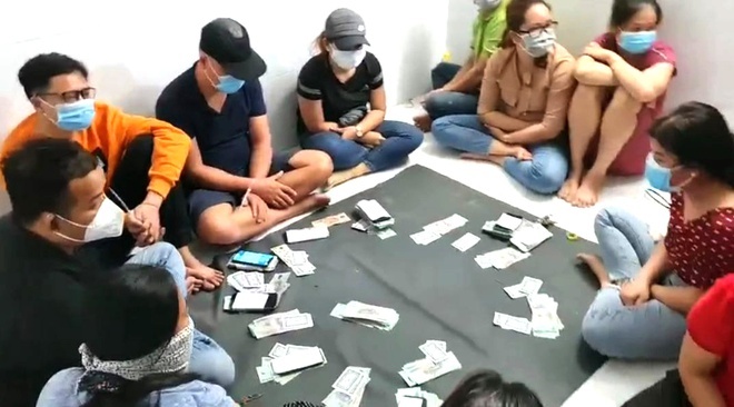 Đột kích sòng bạc 