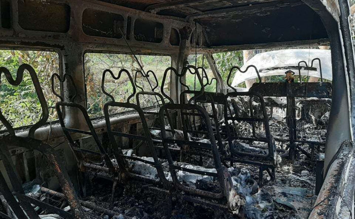 Ô tô 16 chỗ cháy bất thường trong đêm, nghi bị đốt: Đôi găng tay còn mùi xăng gần hiện trường