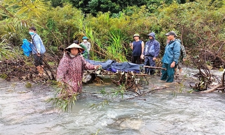 Người đàn ông bị lũ cuốn trôi ở Quảng Bình: Tìm thấy thi thể cách hiện trường 1km