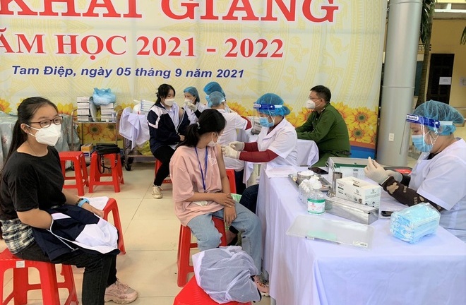 Ninh Bình: Trên 32.000 học sinh THPT được tiêm vaccine COVID-19 an toàn
