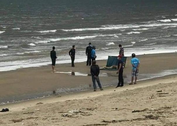 Đang kéo lưới, hoảng hồn phát hiện thi thể cô gái trên biển: Nạn nhân mặc áo trắng, chân váy đỏ