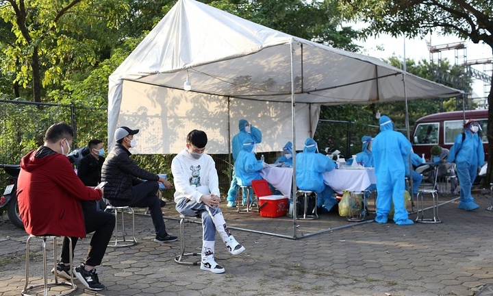 Vì sao Hà Nội không bố trí các điểm test nhanh COVID-19 tại sân Mỹ Đình cho khán giả?