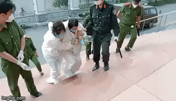 Xử phúc thẩm vụ giết người giấu xác trong bê tông ở Bình Dương: Chủ mưu phải nhờ người dìu tới tòa