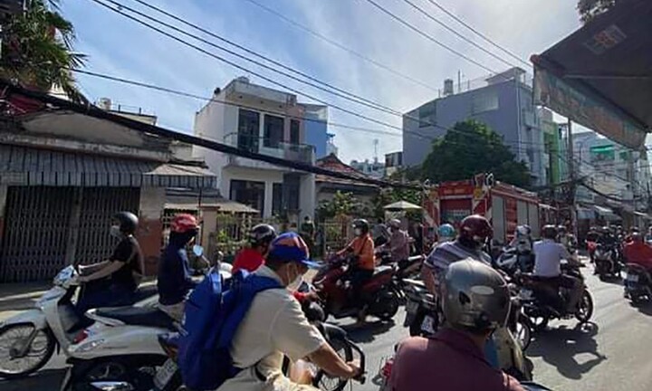 Tin tức pháp luật ngày 14/12: Làm rõ vụ cô gái không mặc quần la hét trên mái nhà, đòi nhảy lầu ở Bình Thạnh