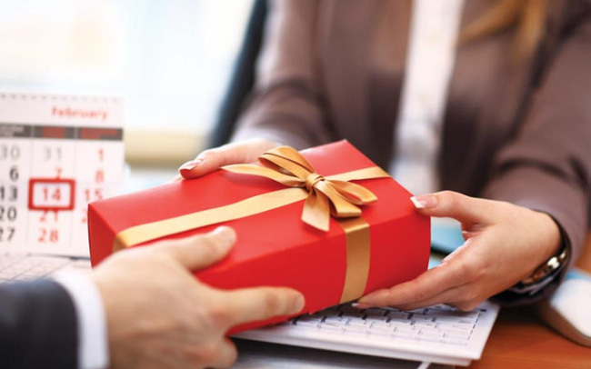 Hà Nội nghiêm cấm biếu, tặng quà Tết cho lãnh đạo bằng mọi hình thức