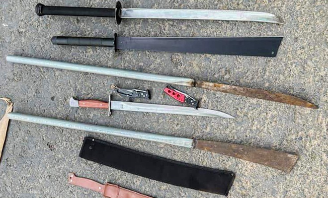 Tin tức pháp luật ngày 4/1: Công an ngăn chặn nhóm 50 người dùng hung khí giải quyết mâu thuẫn