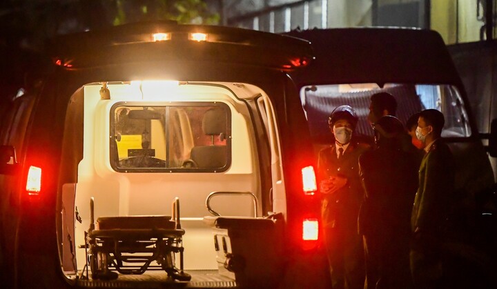 Hiện trường vụ phòng trọ ở Hà Nội bốc cháy trong đêm sau tiếng nổ lớn