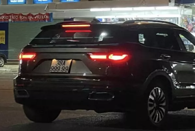 Ôtô biển ngũ quý 9 ngang nhiên lượn phố Hà Tĩnh: Lãnh đạo công an nói gì?