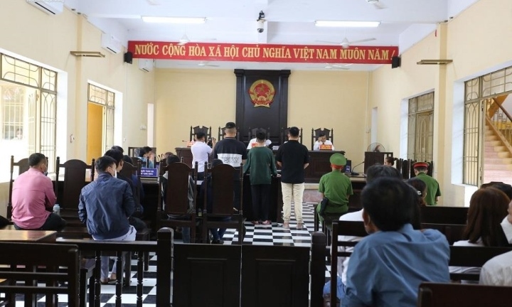 Đâm chết thầy hiệu trưởng, nam sinh 16 tuổi lĩnh án 12 năm tù