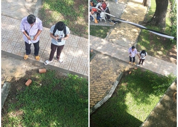 Nghẹn ngào cảnh người cha đếm từng tờ tiền dúi vội vào tay con trai ngày nhập học