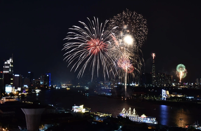 TP.HCM kéo khinh khí cầu, chơi nhạc EDM thay pháo hoa dịp Quốc khánh 2/9