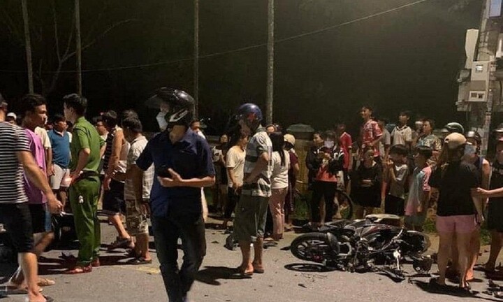 Tại nạn nghiêm trọng ở Quảng Nam: 4 người thương vong, 2 xe máy biến dạng