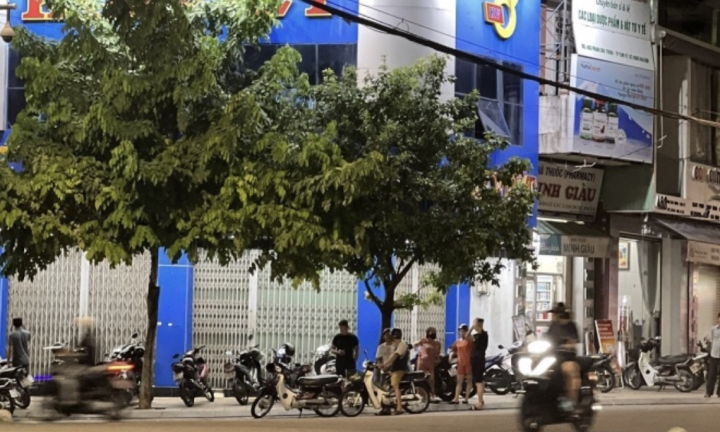 Vụ kẻ bịt mặt dùng búa cướp tiệm vàng: Nghi phạm vứt lại gì ở hiện trường?