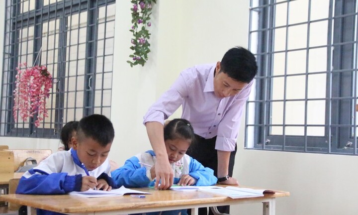 Thiếu giáo viên, hiệu trưởng và hiệu phó ở Kon Tum phải thay nhau đứng lớp