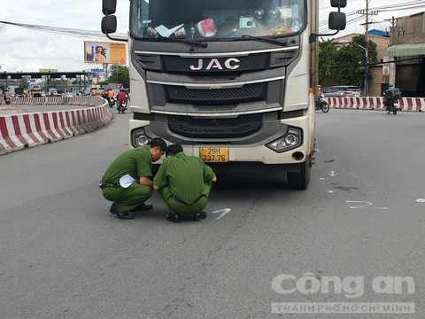 Tin tức tai nạn giao thông mới ngày 1/10: Nữ sinh bị xe tải tông tử vong ở ngã ba